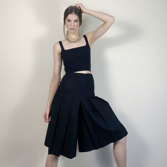 Vintage Pants - Gorgeous pleated culotte shorts. 25 26 waist XS